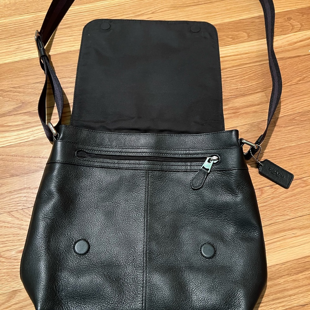 Coach Messenger Bag - Picture 3 of 4